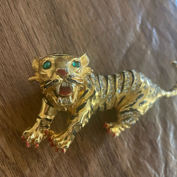 Vintage Gold & rhinestone Tiger Pin - Picture 5 of 5